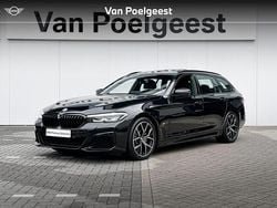 Saphirschwarz 475 (donker zwart) Gebruikt 2023 BMW 520 M Sport Stationwagen | € 47.900