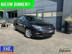 Zwart Gebruikt 2015 Opel Astra Hatchback | € 8.500 (Goede deal)