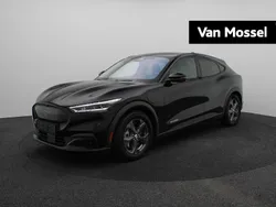Zwart Gebruikt 2022 Ford Mustang Mach-E SUV | € 31.845 (Eerlijke prijs)