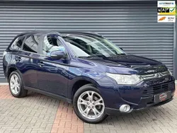 Blauw, metallic lak Gebruikt 2014 Mitsubishi Outlander Intense+ SUV | € 15.950 (Eerlijke prijs)