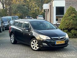 Zwart (metallic) Gebruikt 2011 Opel Astra Sport Stationwagen | € 2.645 (Super prijs)