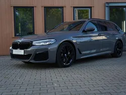 Grijs Gebruikt 2022 BMW 530e M Sport Stationwagen | € 43.950 (Eerlijke prijs)
