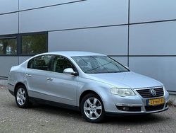 Grijs Gebruikt 2005 VW Passat Trendline Sedan | € 1.500 (Goede deal)