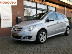Grijs, metallic lak Gebruikt 2009 Mercedes B180 Business MPV | € 4.248 (Eerlijke prijs)
