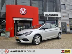Grijs Gebruikt 2021 Opel Astra Edition Hatchback | € 13.945 (Eerlijke prijs)