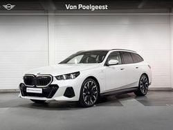 Mineralweiss metallic (a96) (wit metallic) Gebruikt 2025 BMW 550e Performance Stationwagen | € 86.900