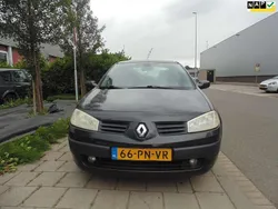 Zwart Gebruikt 2004 Renault Mégane II Authentique Sedan | € 999 (Super prijs)