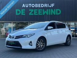 Wit Gebruikt 2015 Toyota Auris Hybrid Hatchback | € 11.998 (Eerlijke prijs)