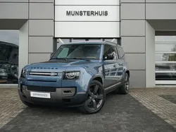 Tasman blue (blauw metallic)bruin Gebruikt 2022 Land Rover Defender SE SUV | € 87.450 (Goede deal)