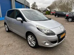 Grijs Gebruikt 2010 Renault Scénic III MPV | € 4.950 (Eerlijke prijs)