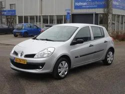 Grijs Gebruikt 2008 Renault Clio II Hatchback | € 2.250 (Eerlijke prijs)