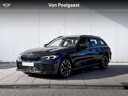Saphirschwarz metallic (475) (zwart metallic) Gebruikt 2024 BMW 330e Basis Stationwagen | € 57.900 (Iets duurder)
