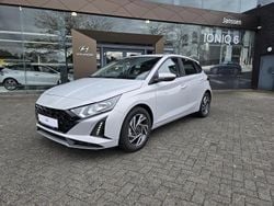 Grijs (metallic) Nieuw 2025 Hyundai i20 Comfort Hatchback | € 24.950 (Super prijs)