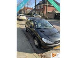 Zwart Gebruikt 2007 Peugeot 206 Forever Hatchback | € 2.200 (Eerlijke prijs)