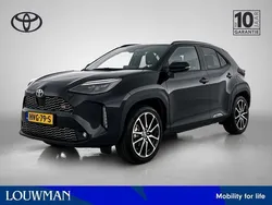 Zwart, metallic lak Gebruikt 2023 Toyota Yaris Cross Sport SUV | € 33.945 (Iets duurder)