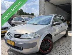 Grijs Gebruikt 2005 Renault Mégane II Authentique Hatchback | € 1.450 (Eerlijke prijs)