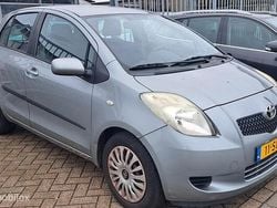 Grijs Gebruikt 2006 Toyota Yaris Luna Hatchback | € 2.100 (Eerlijke prijs)