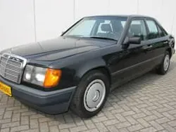 Zwart Gebruikt 1986 Mercedes E230 Sedan | € 11.900