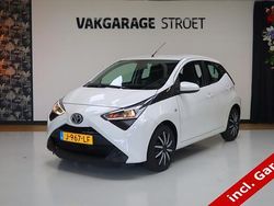 Wit Gebruikt 2020 Toyota Aygo X-play Hatchback | € 10.999 (Eerlijke prijs)