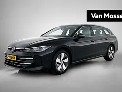 Zwart Gebruikt 2024 VW Passat Business Stationwagen | € 37.900 (Eerlijke prijs)