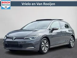 Grijs Gebruikt 2023 VW Golf VIII Move Hatchback | € 27.900 (Eerlijke prijs)