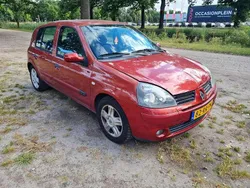 Rood Gebruikt 2005 Renault Clio II Hatchback | € 750 (Super prijs)