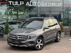 Grijs, metallic lak Gebruikt 2021 Mercedes GLB180 SUV | € 37.949 (Eerlijke prijs)