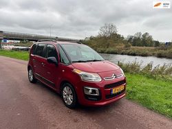 Rood Gebruikt 2016 Citroën C3 Picasso Exclusive MPV | € 5.750 (Goede deal)