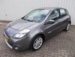 Grijs Gebruikt 2009 Renault Clio R.S. Dynamique Hatchback | € 2.995 (Eerlijke prijs)