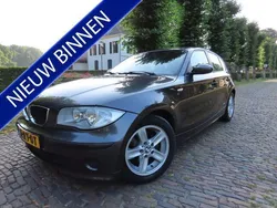 Grijs, metallic lak Gebruikt 2005 BMW 118 Hatchback | € 3.950 (Eerlijke prijs)