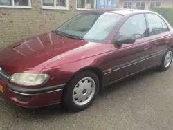 Rood Gebruikt 1995 Opel Omega Sedan | € 3.150