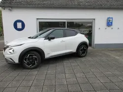 Wit, metallic lak Gebruikt 2023 Nissan Juke SUV | € 25.945 (Eerlijke prijs)