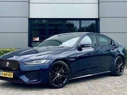 Portofino blue (blauw metallic)zwart Gebruikt 2021 Jaguar XE R-Dynamic Sedan | € 39.900