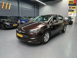 Bruin Gebruikt 2015 Opel Astra Edition Hatchback | € 8.495 (Eerlijke prijs)