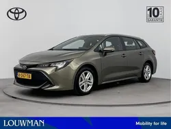 Groen, metallic lak Gebruikt 2022 Toyota Corolla Active Stationwagen | € 24.450 (Eerlijke prijs)