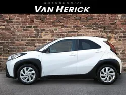 Wit Gebruikt 2024 Toyota Aygo Pulse Hatchback | € 19.745 (Super prijs)