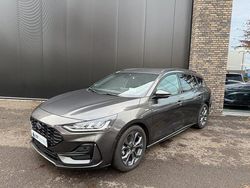 Grijs (metallic) Gebruikt 2023 Ford Focus ST-Line X Stationwagen | € 24.350 (Eerlijke prijs)