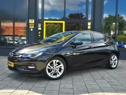 Zwart Gebruikt 2017 Opel Astra Innovation Hatchback | € 8.450 (Eerlijke prijs)
