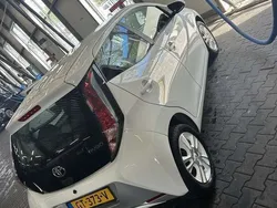 Wit Gebruikt 2015 Toyota Aygo X-pure Hatchback | € 6.499 (Eerlijke prijs)
