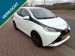 Wit Gebruikt 2017 Toyota Aygo X-play Hatchback | € 7.950 (Eerlijke prijs)