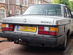 Zilver Gebruikt 1990 Volvo 240 Sedan | € 1.099