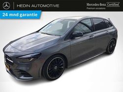 Grijs Gebruikt 2023 Mercedes B180 AMG line MPV | € 38.900 (Eerlijke prijs)