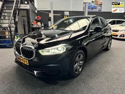Zwart Gebruikt 2022 BMW 118 Executive Hatchback | € 19.950 (Goede deal)