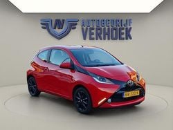 Rood Gebruikt 2016 Toyota Aygo X-play Hatchback | € 8.900 (Goede deal)