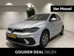 Grijs, metallic lak Gebruikt 2023 VW Polo Life Hatchback | € 21.900 (Iets duurder)