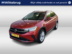 Rood, metallic lak Gebruikt 2023 VW Taigo Business SUV | € 25.450 (Eerlijke prijs)