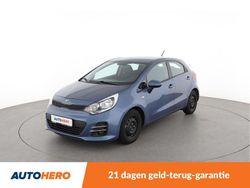 Blauw (metallic) Gebruikt 2015 Kia Rio Comfort Hatchback | € 9.949 (Eerlijke prijs)