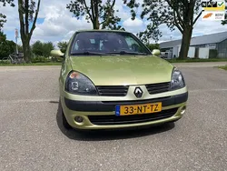 Groen Gebruikt 2004 Renault Clio II Dynamique Hatchback | € 900 (Goede deal)