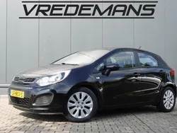 Zwart, metallic lak Gebruikt 2013 Kia Rio Comfort Hatchback | € 4.450 (Goede deal)