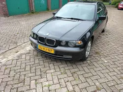 Zwart Gebruikt 2001 BMW 325 Executive Hatchback | € 2.600